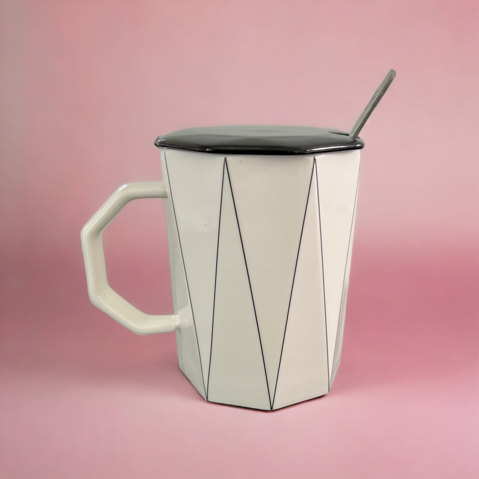 Tasse en céramique géométrique blanche 